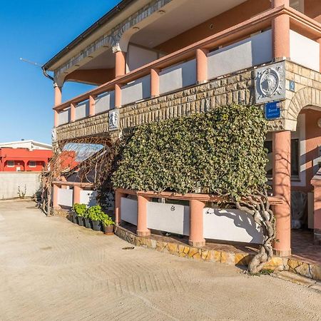Apartmani Zarko Vir Luaran gambar