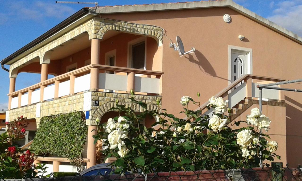 Apartmani Zarko Vir Luaran gambar