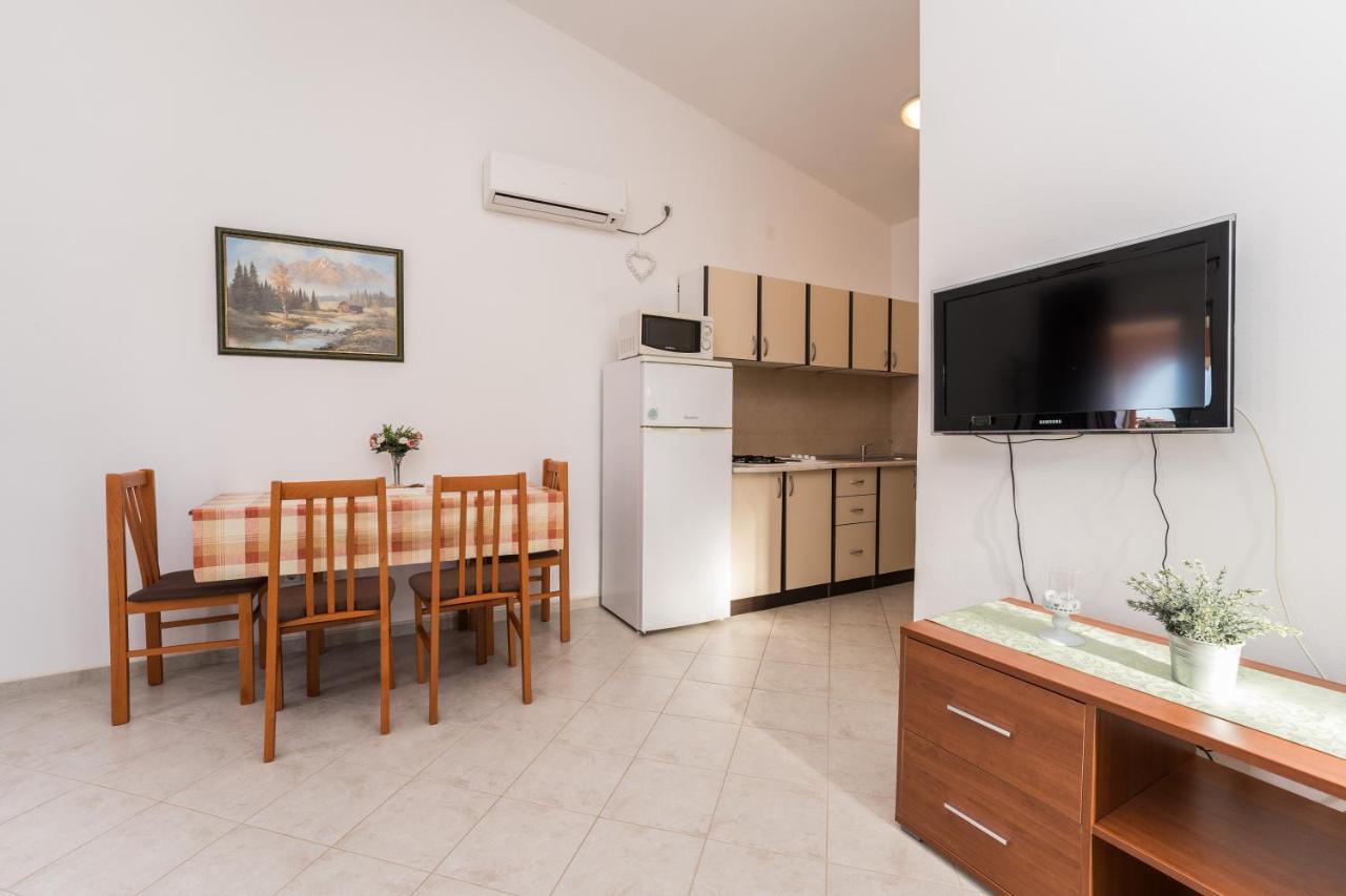 Apartmani Zarko Vir Luaran gambar