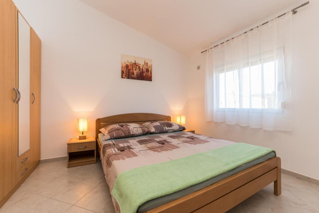 Apartmani Zarko Vir Luaran gambar