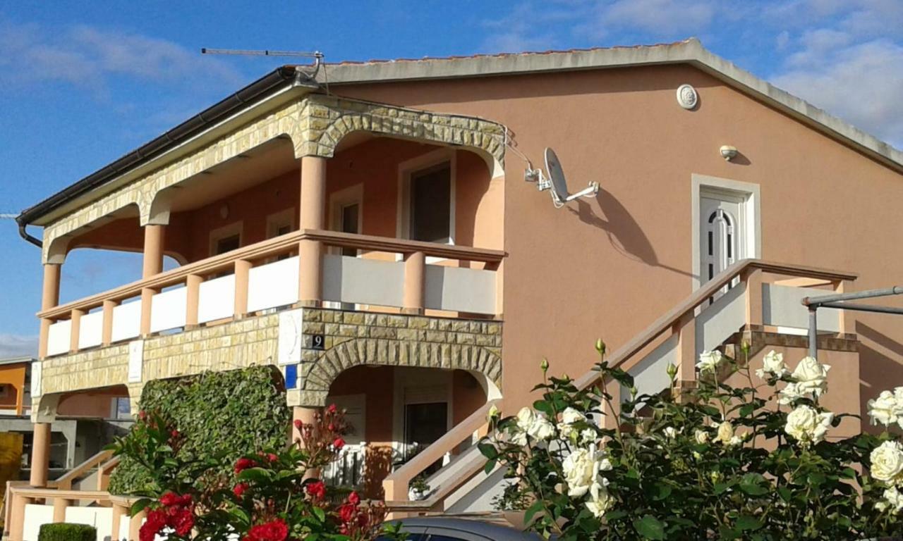 Apartmani Zarko Vir Luaran gambar